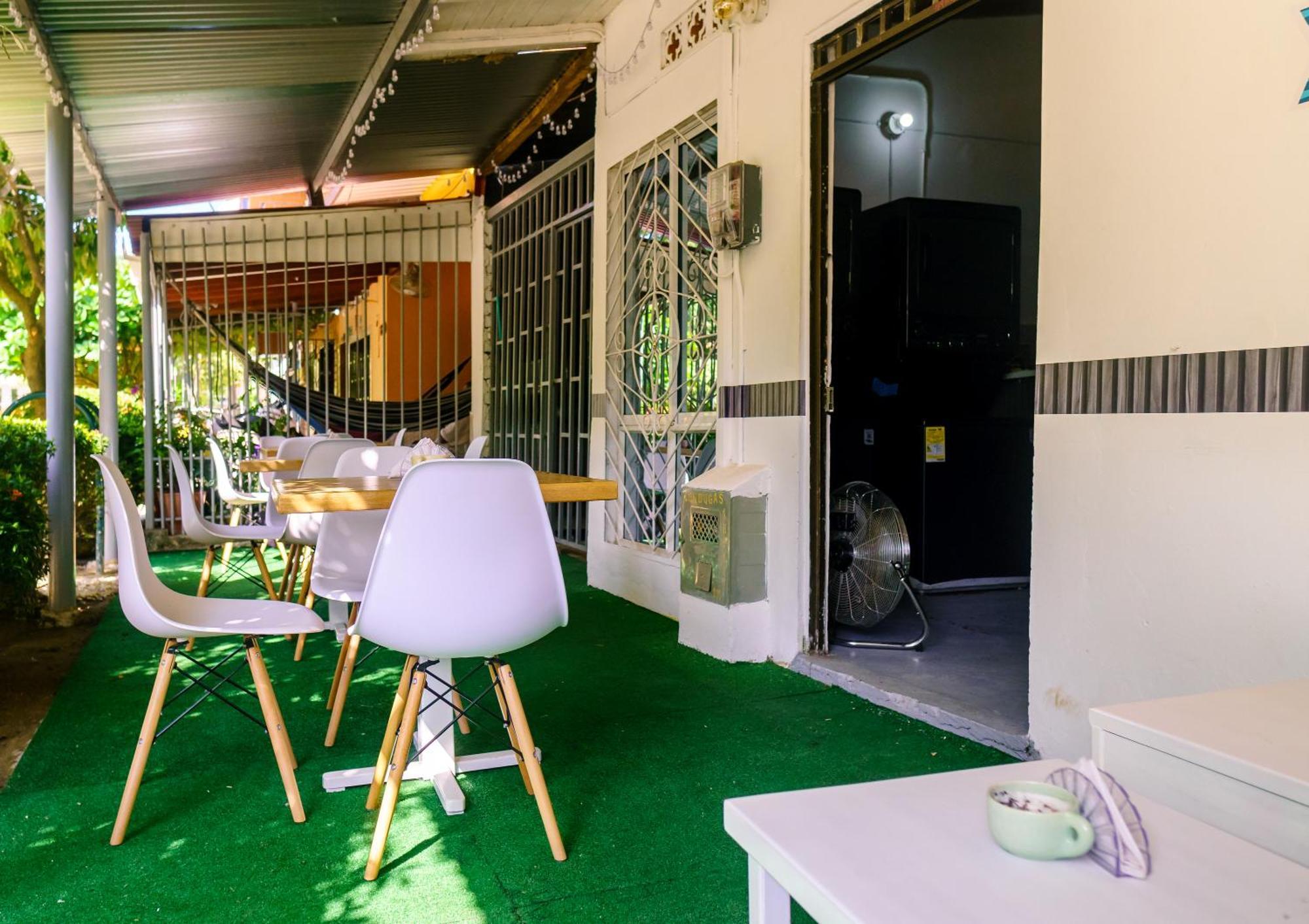 Mi Pueblo Natal Aptos Y Habitaciones Necoclí Esterno foto